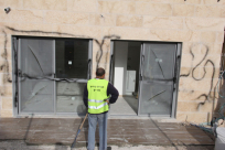 بالفيديو: إعتداء عنصري على بيت عائلة يافية جنوب مدينة يافا